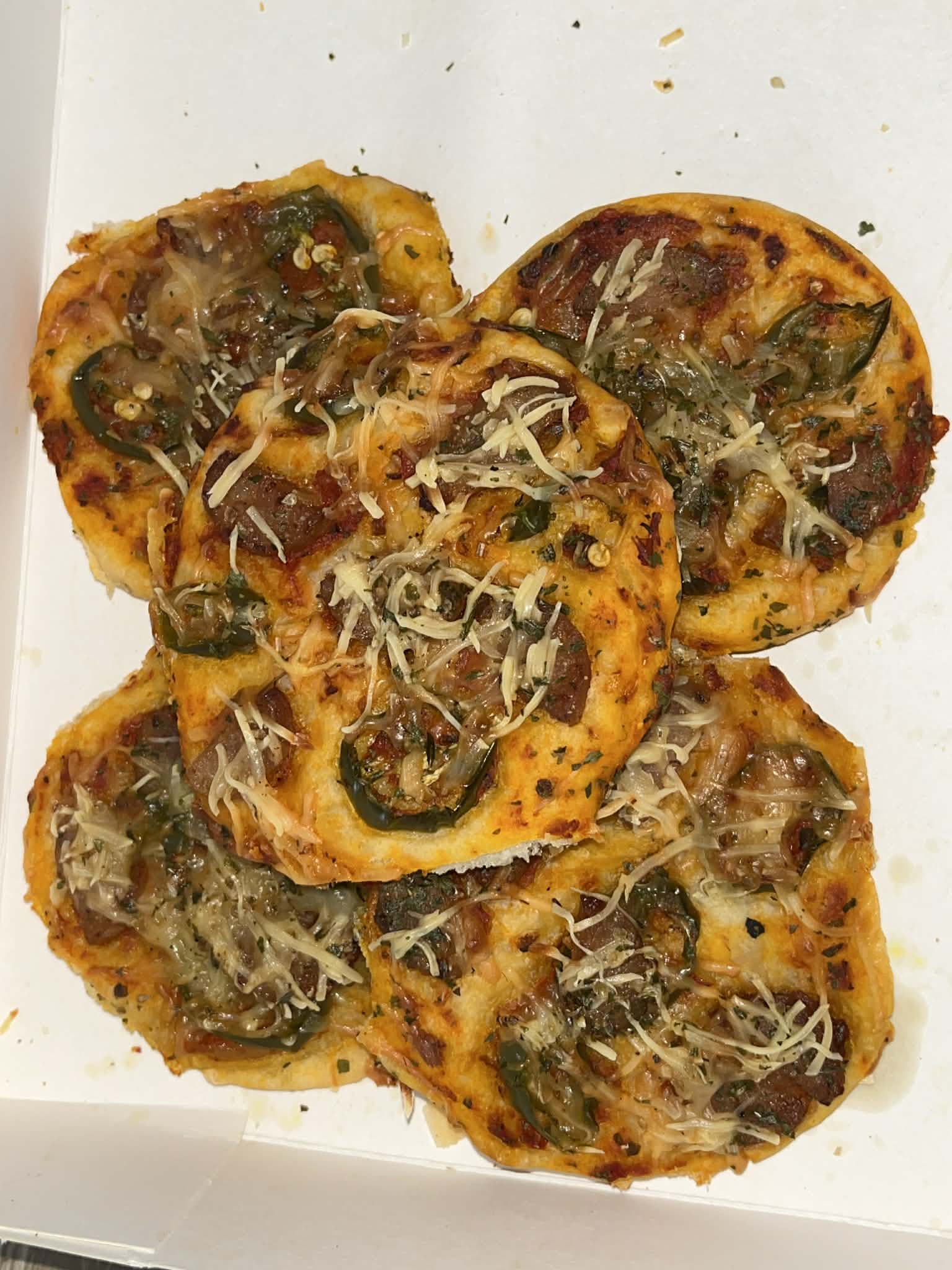 Pizza Créole à la Saucisse – Spécialité Réunionnaise 🌴🍕