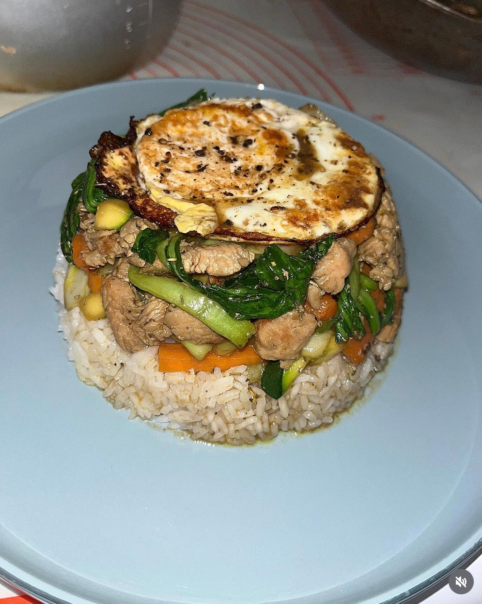 Bol Renversé au Poulet – Spécialité Réunionnaise